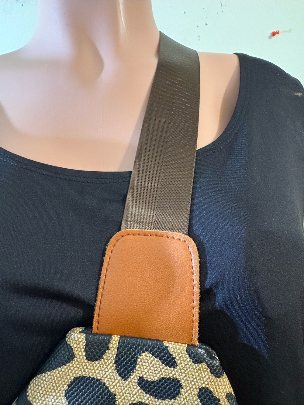 Zhen Meishi leopard print sling crossbody bag gold-toned zippers adj strap - Picture 13 of 14